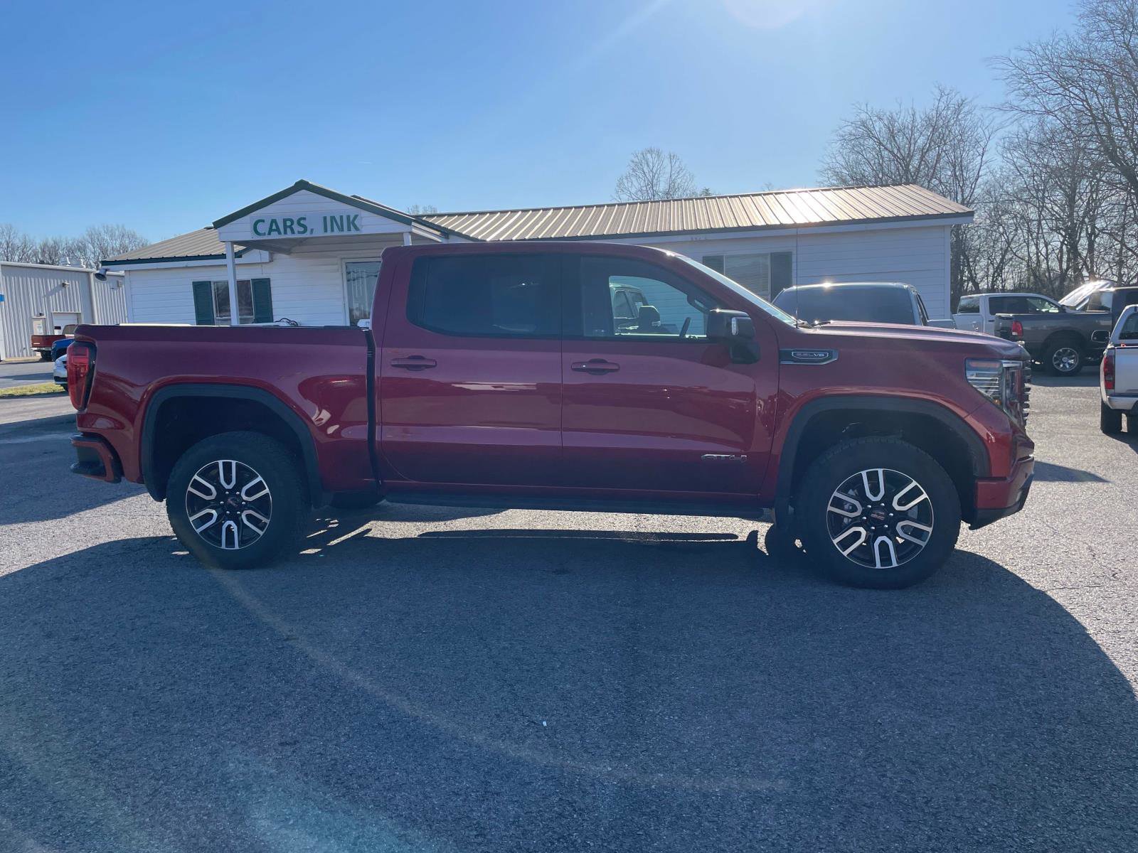 Used 2024 GMC Sierra 1500 AT4 w/ Technology Package image 2