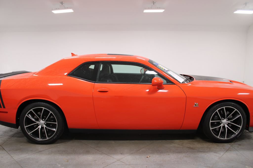 Used 2016 Dodge Challenger R/T Scat Pack w/ Leather Interior Group image 11