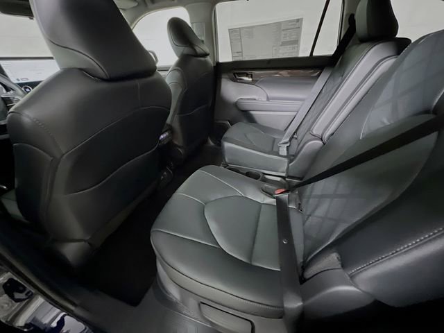 New 2026 Toyota Highlander Platinum AWD/4WD image 26
