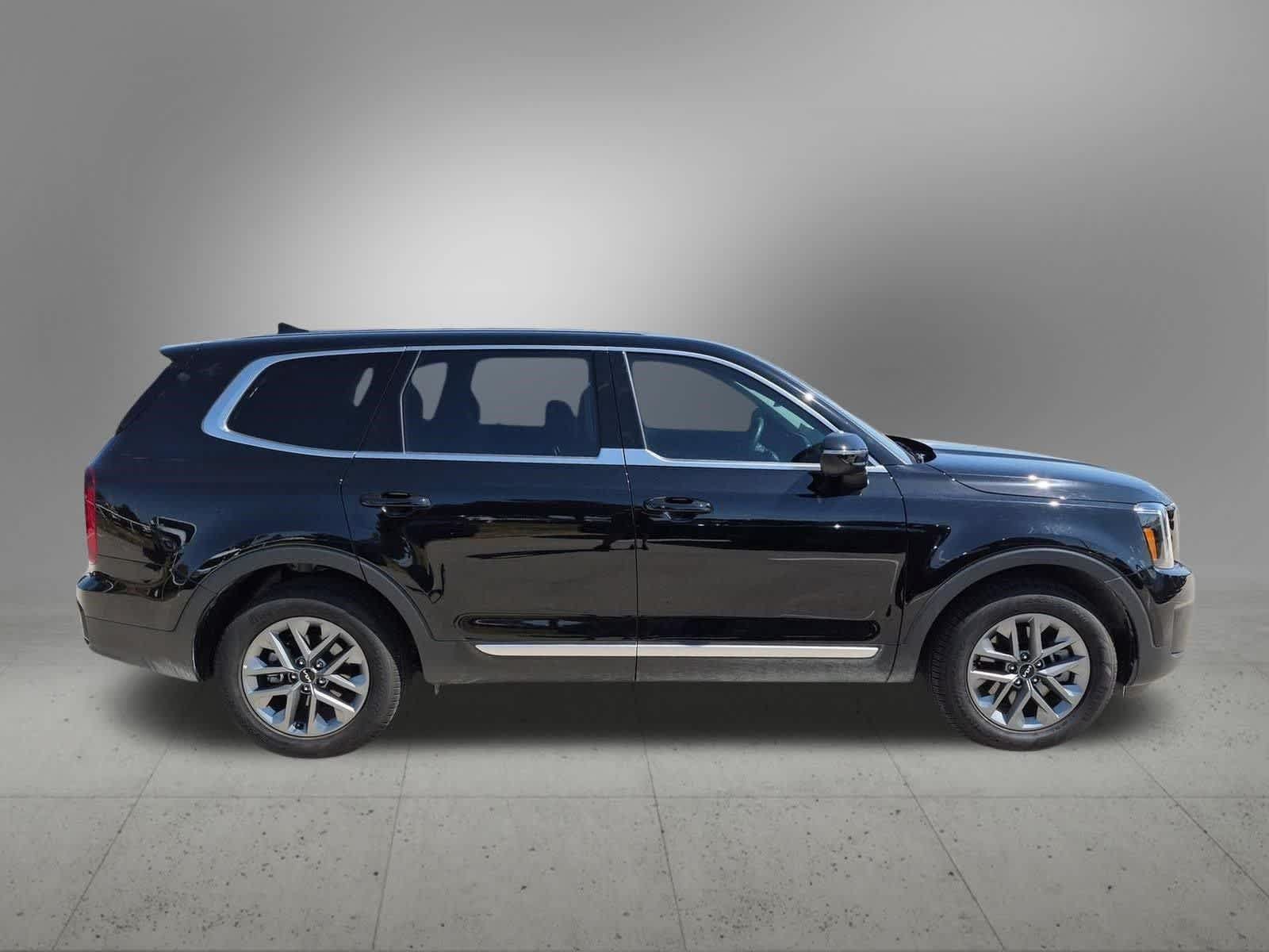 Used 2025 Kia Telluride LX FWD image 7
