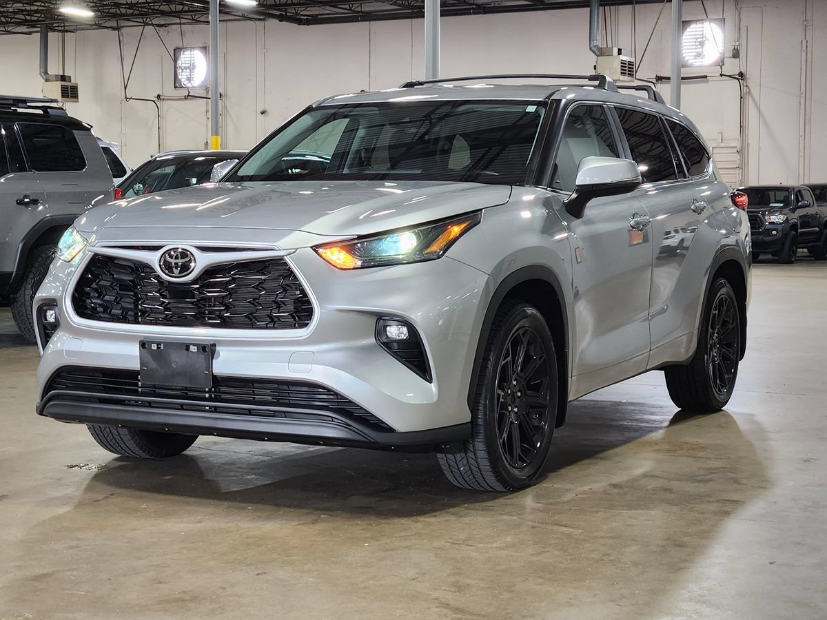 Used 2023 Toyota Highlander LE FWD image 4