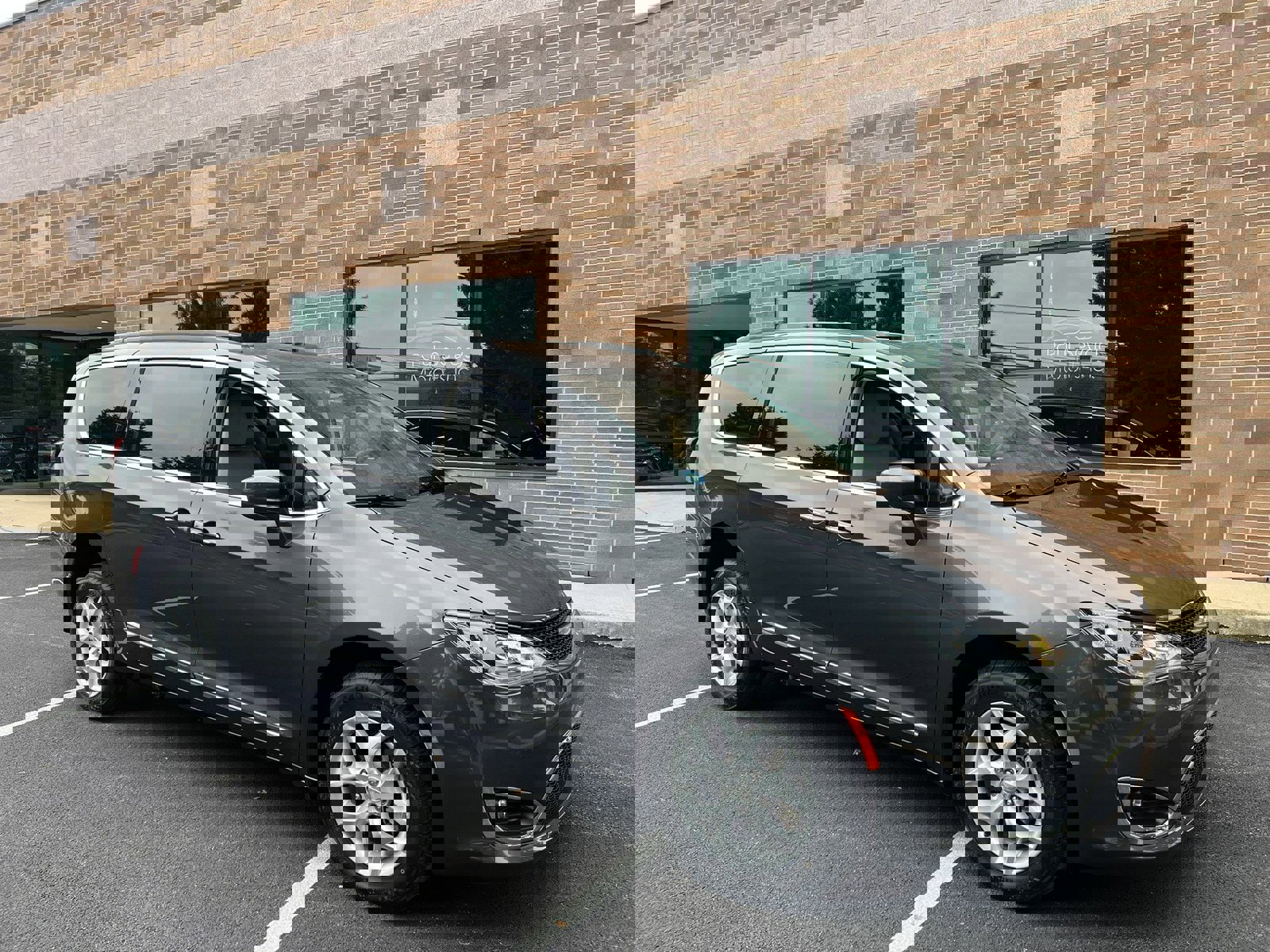 Used 2017 Chrysler Pacifica Touring-L w/ Tire & Wheel Group image 30