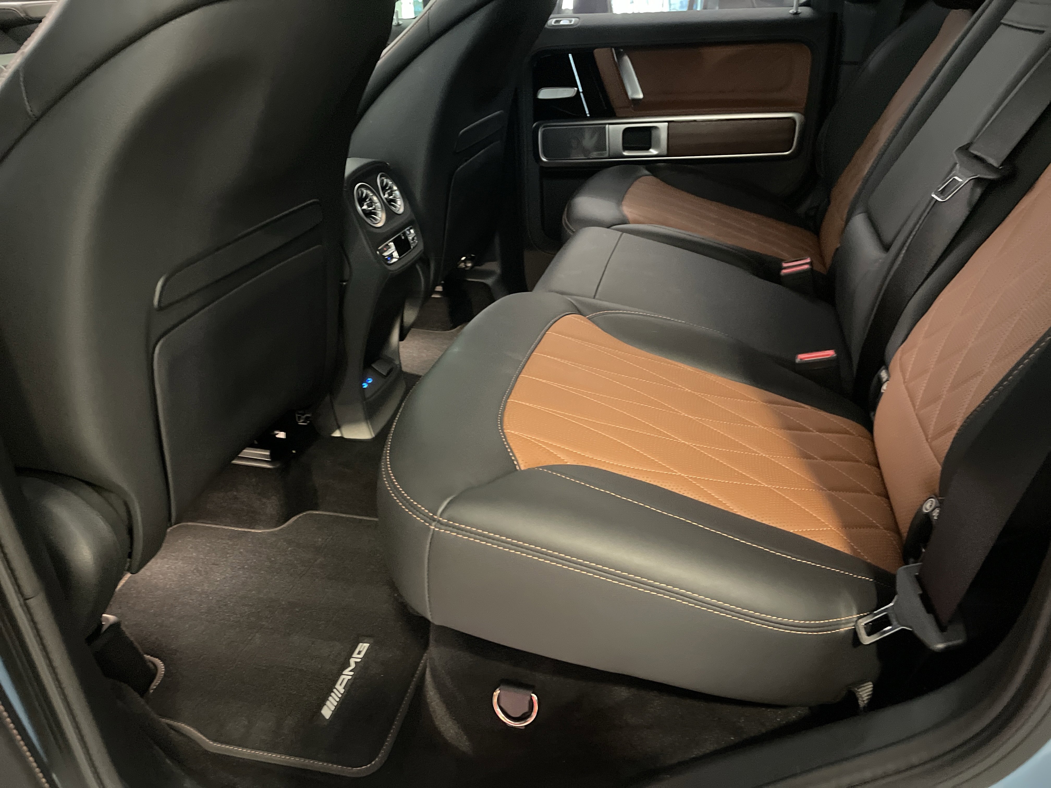 Certified 2025 Mercedes-Benz G 63 AMG 4MATIC image 37