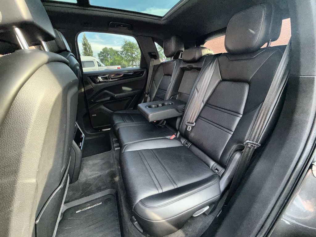 Used 2020 Porsche Cayenne AWD/4WD image 27