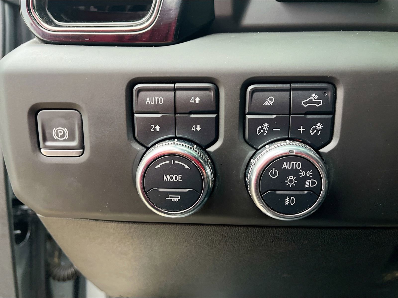 Used 2025 GMC Sierra 2500 AT4 w/ AT4 Premium Plus Package image 10