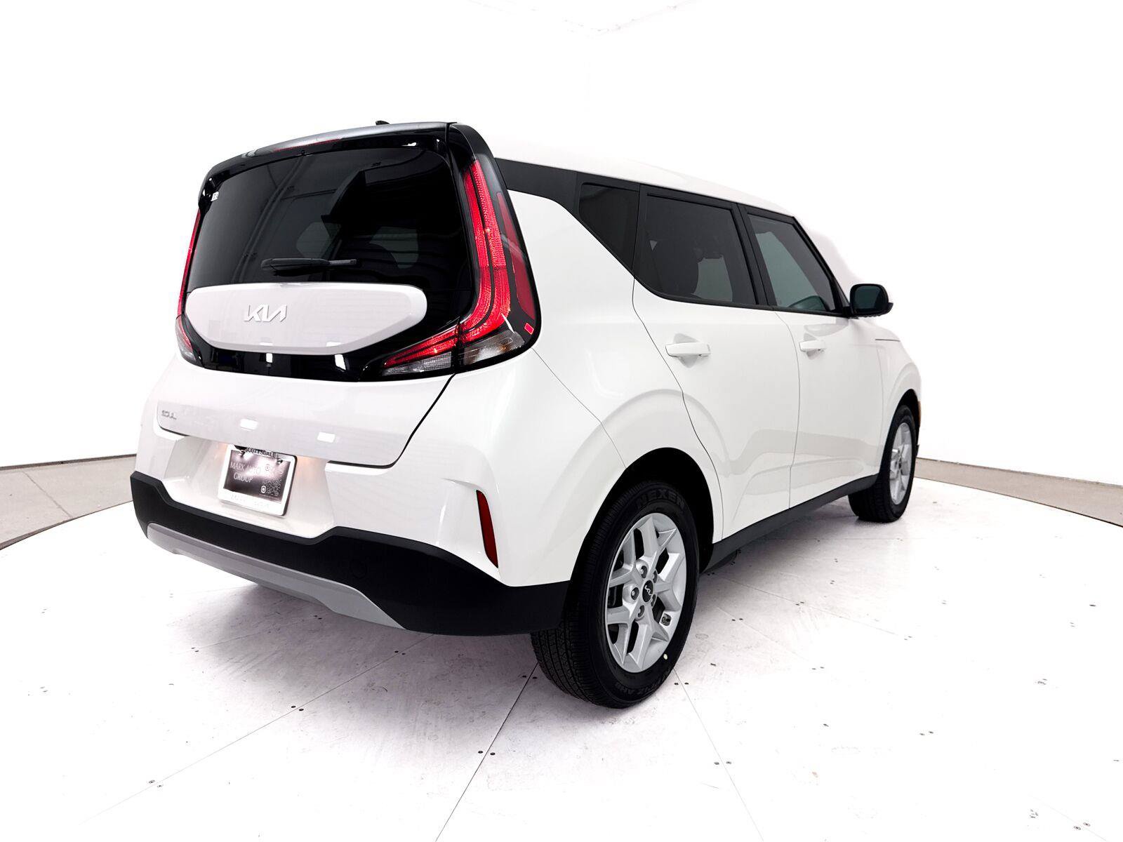 Used 2025 Kia Soul LX w/ LX Technology Package FWD image 17