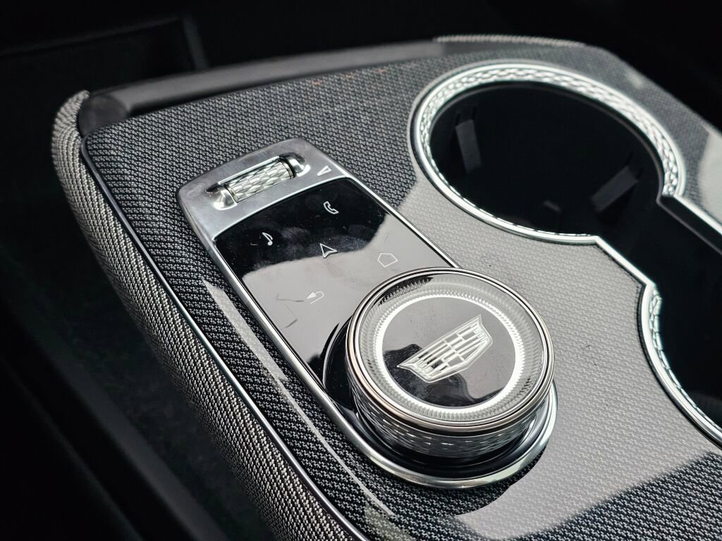 New 2026 Cadillac Optiq Luxury 2 image 34