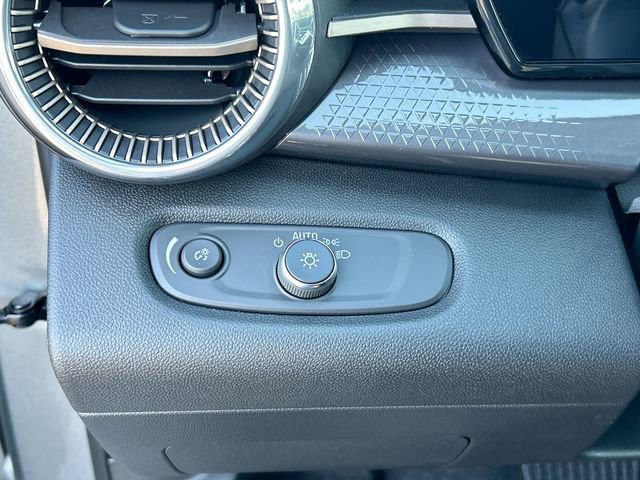 New 2026 Chevrolet Trax ACTIV w/ Sunroof Package image 17