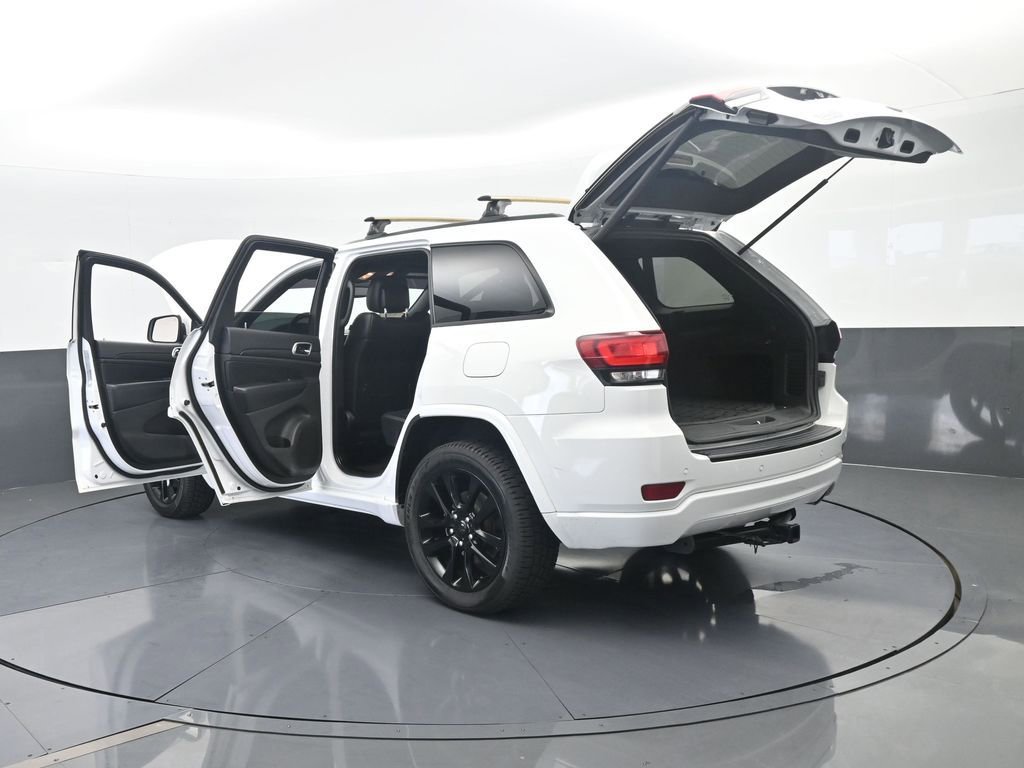 Used 2018 Jeep Grand Cherokee Altitude image 70