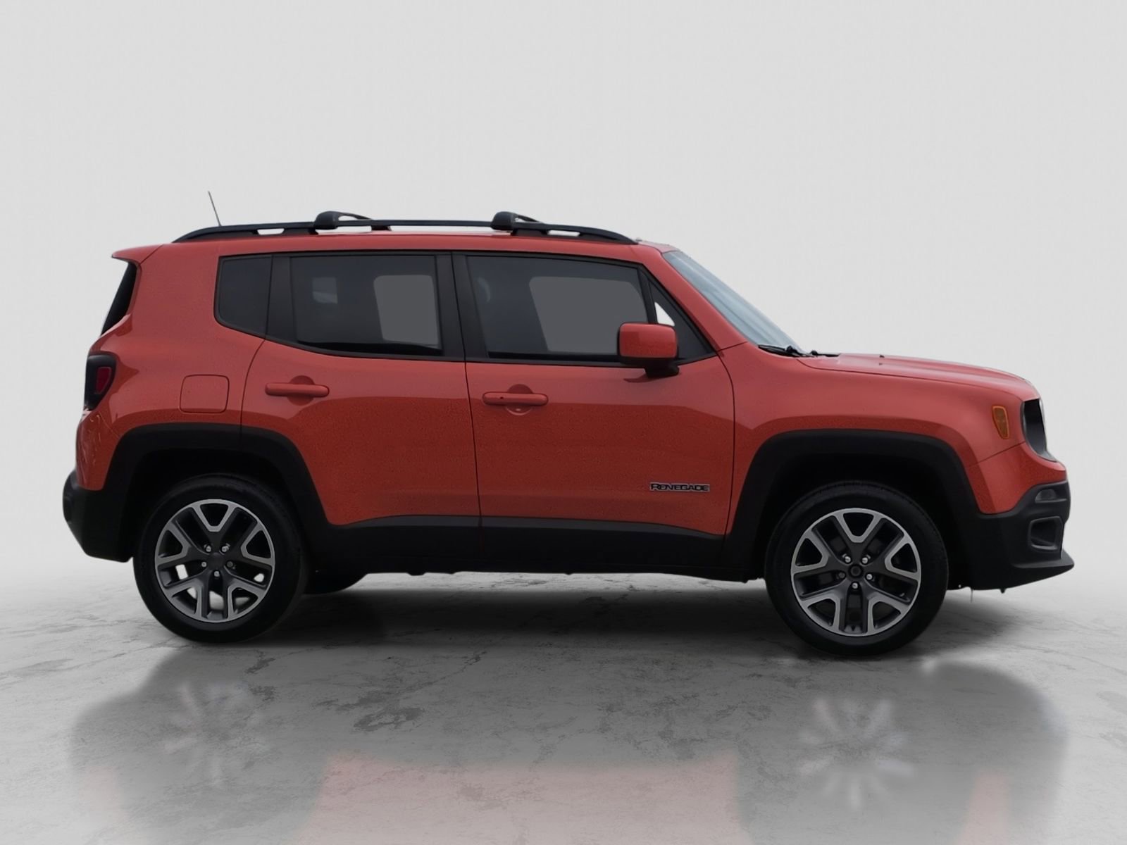 Used 2017 Jeep Renegade Latitude w/ Popular Equipment Group AWD/4WD image 9