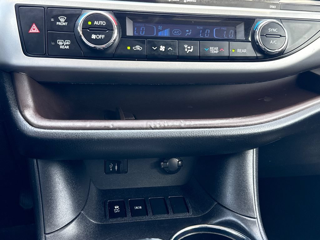 Used 2015 Toyota Highlander XLE FWD image 21