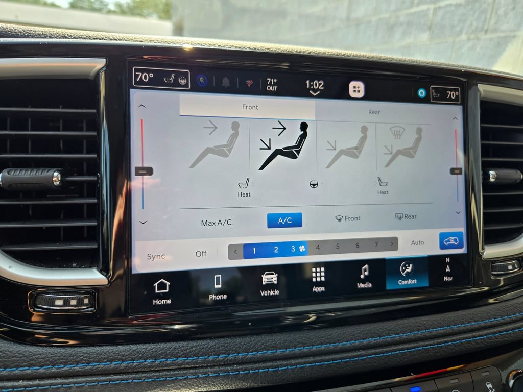 Used 2021 Chrysler Pacifica Touring-L w/ Uconnect Theater Family Group AWD/4WD image 26