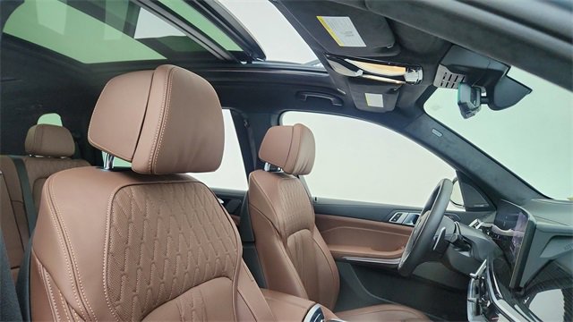 Used 2025 BMW X7 M60i image 22