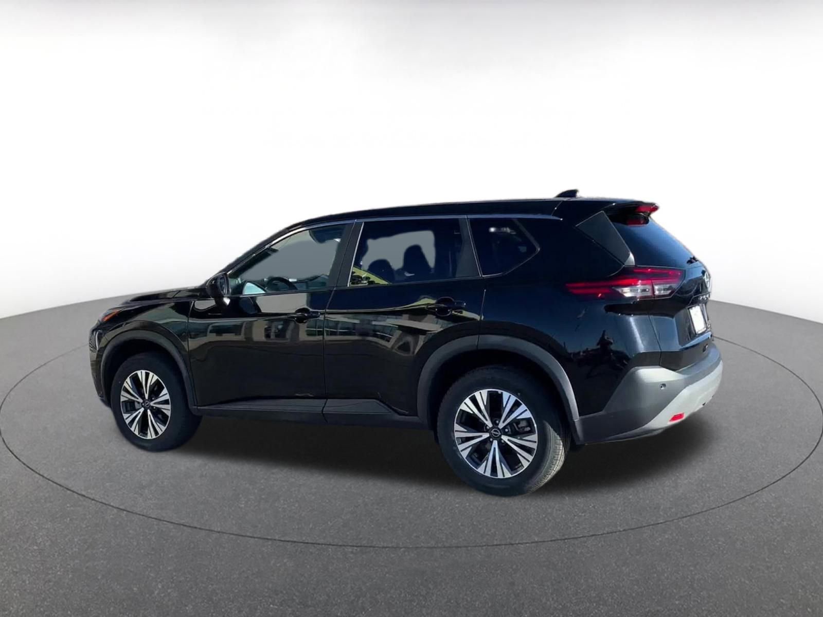 Used 2023 Nissan Rogue SV image 10