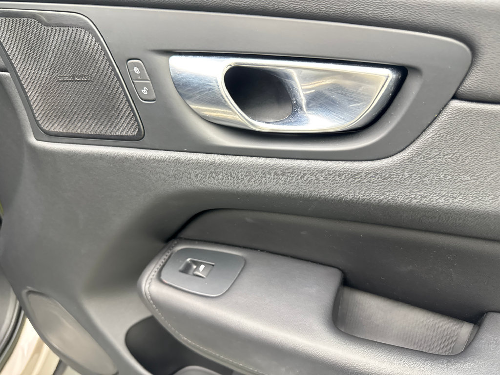 Used 2023 Volvo XC60 B5 Plus FWD image 51