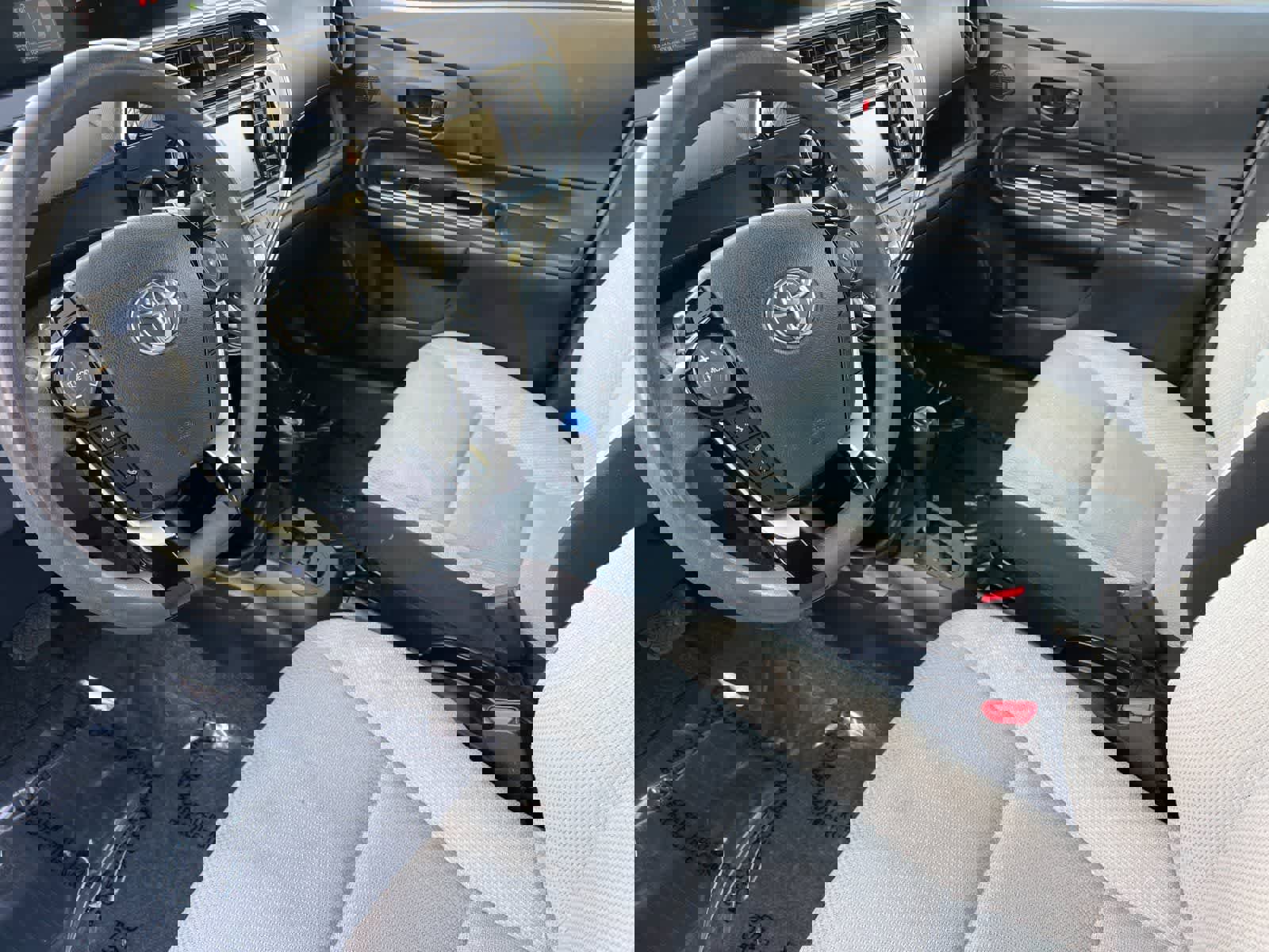 Used 2018 Toyota Prius C One image 12