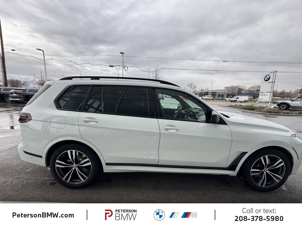 Used 2025 BMW X7 M60i image 9