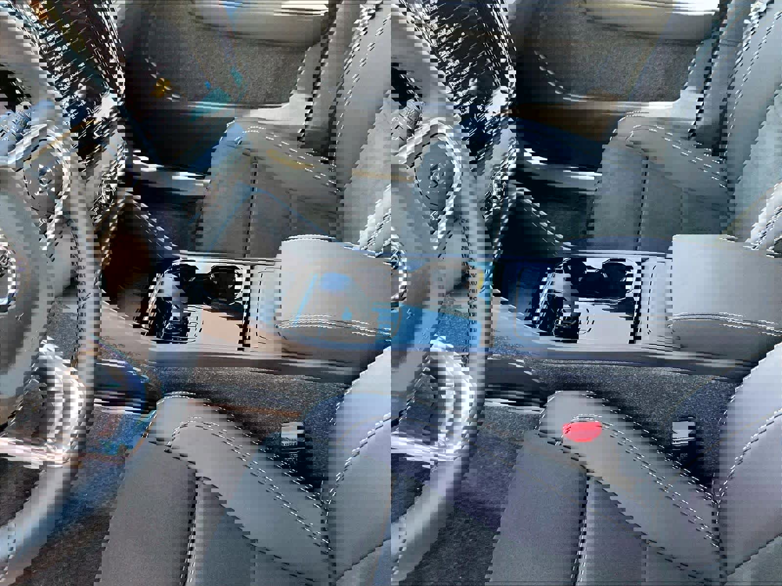 Used 2023 Volvo XC40 Recharge Plus w/ Protection Package Premier image 20