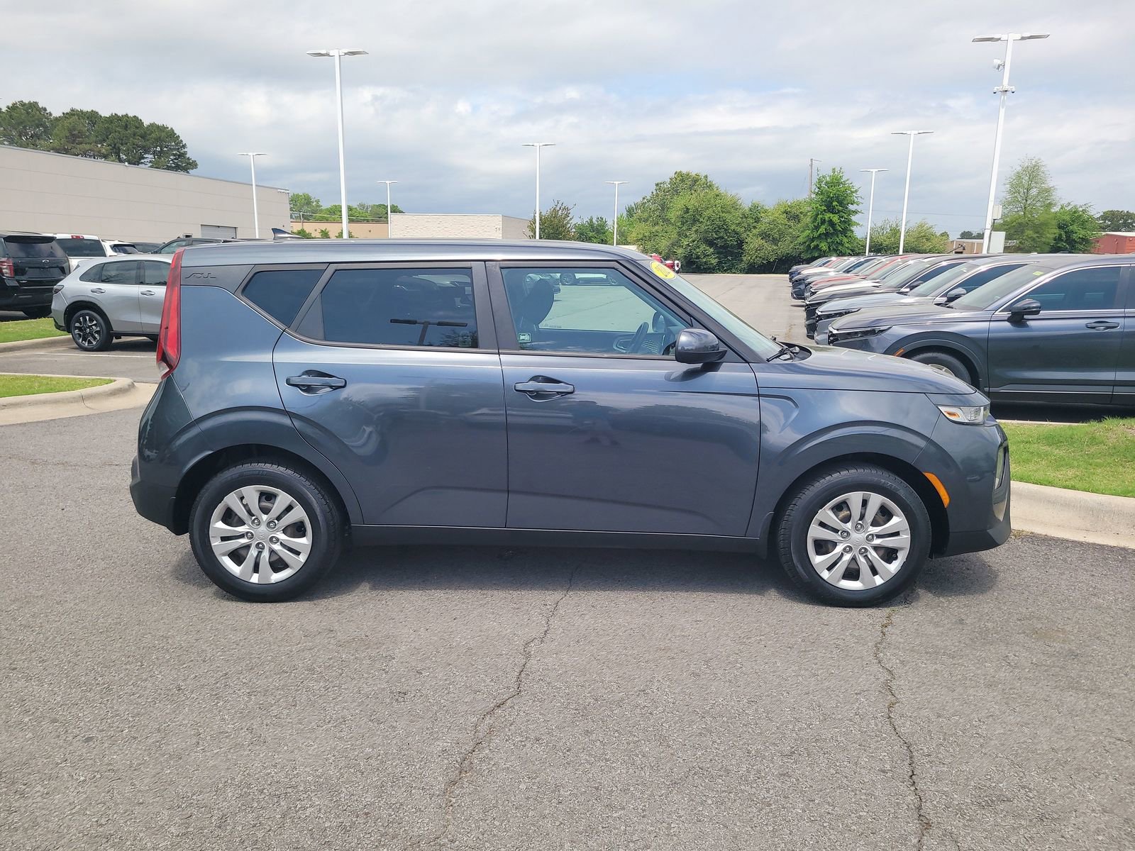 Used 2020 Kia Soul LX FWD image 2