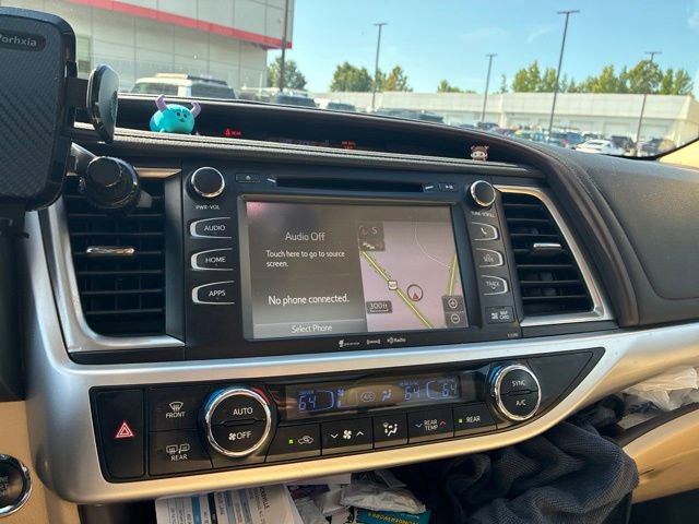 Used 2019 Toyota Highlander XLE FWD image 10