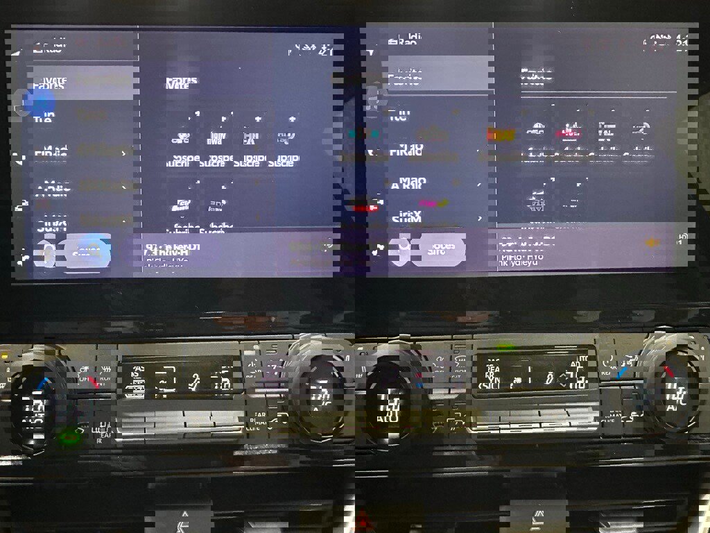 Used 2025 Toyota Grand Highlander AWD image 27