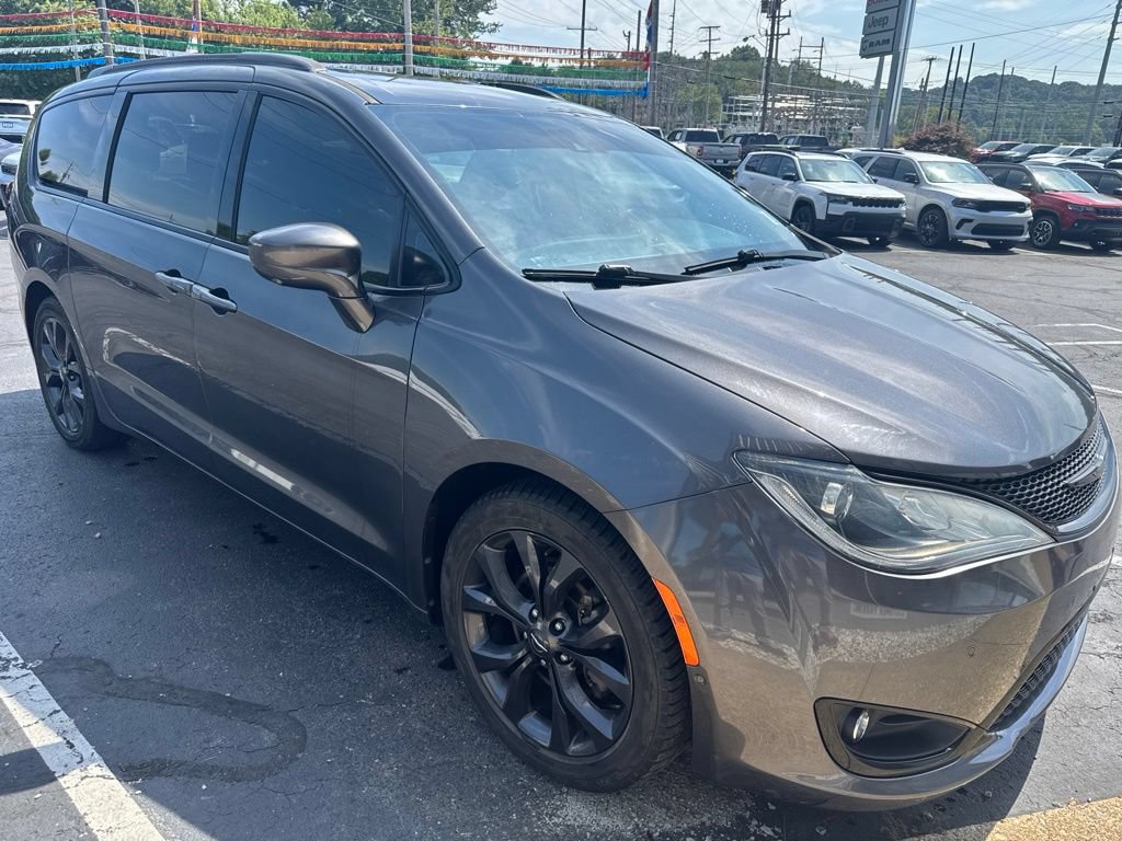 Used 2019 Chrysler Pacifica Touring-L Plus w/ Advanced Safetytec Group FWD image 3