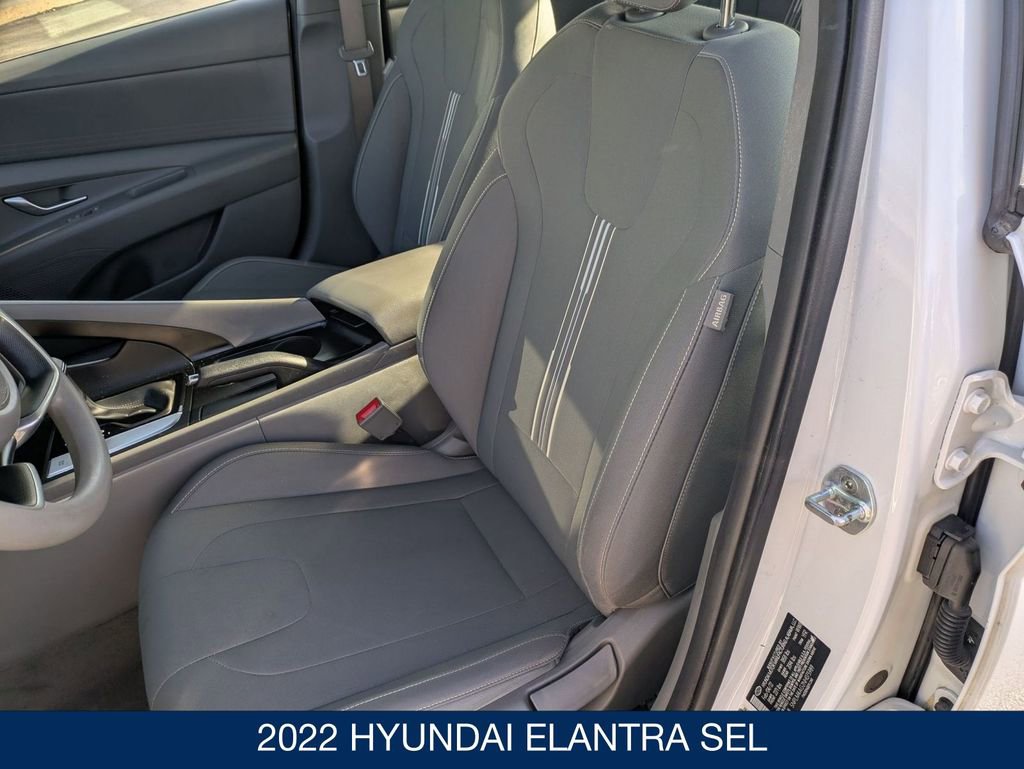 Used 2022 Hyundai Elantra SEL image 12