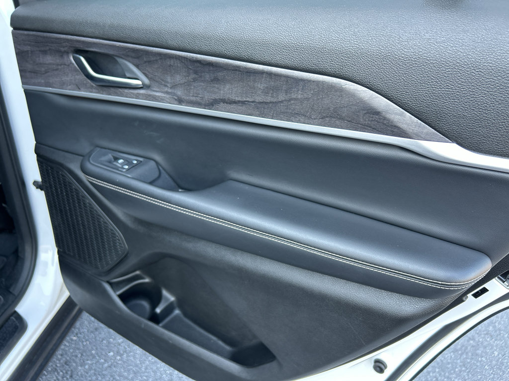 Used 2023 Jeep Grand Cherokee L Limited image 19