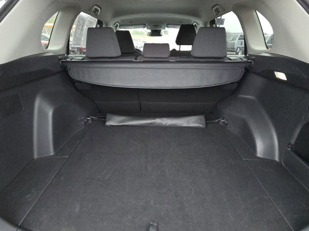 Used 2025 Toyota RAV4 XLE FWD image 32