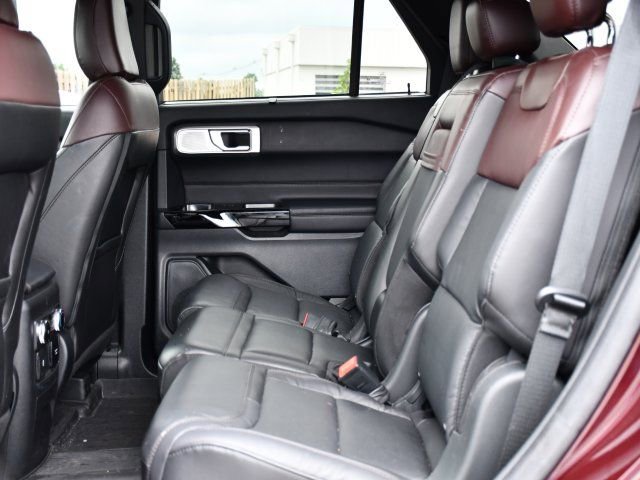 Used 2023 Ford Explorer Platinum w/ Technology Package AWD/4WD image 27