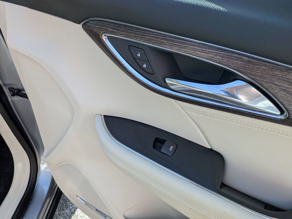 Certified 2022 Buick Envision Avenir w/ Technology Package II image 28