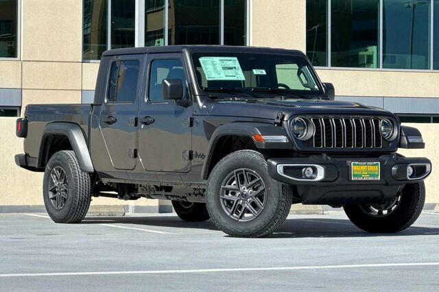New 2026 Jeep Gladiator Sport AWD/4WD image 2