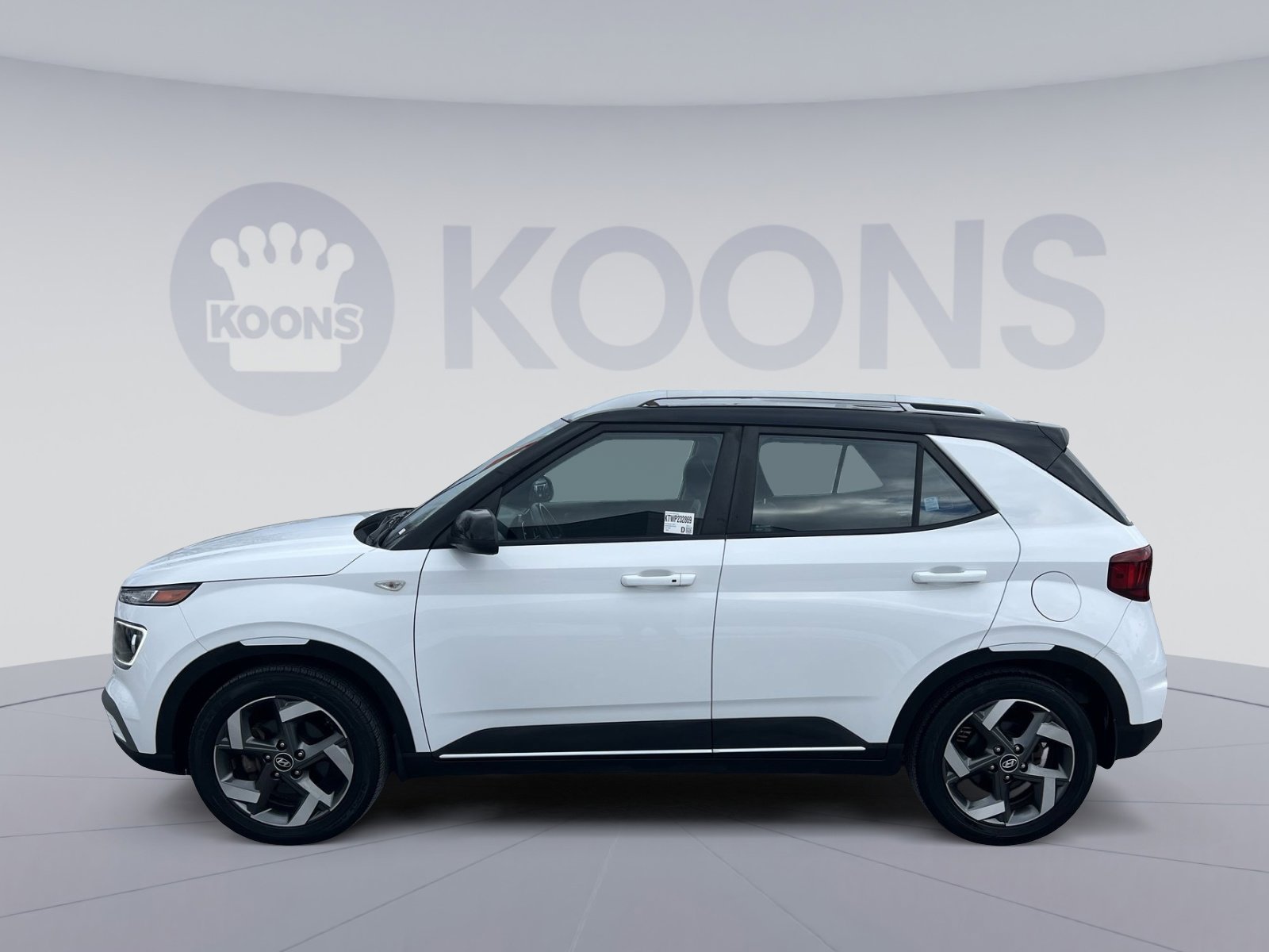 Used 2023 Hyundai Venue Limited image 2