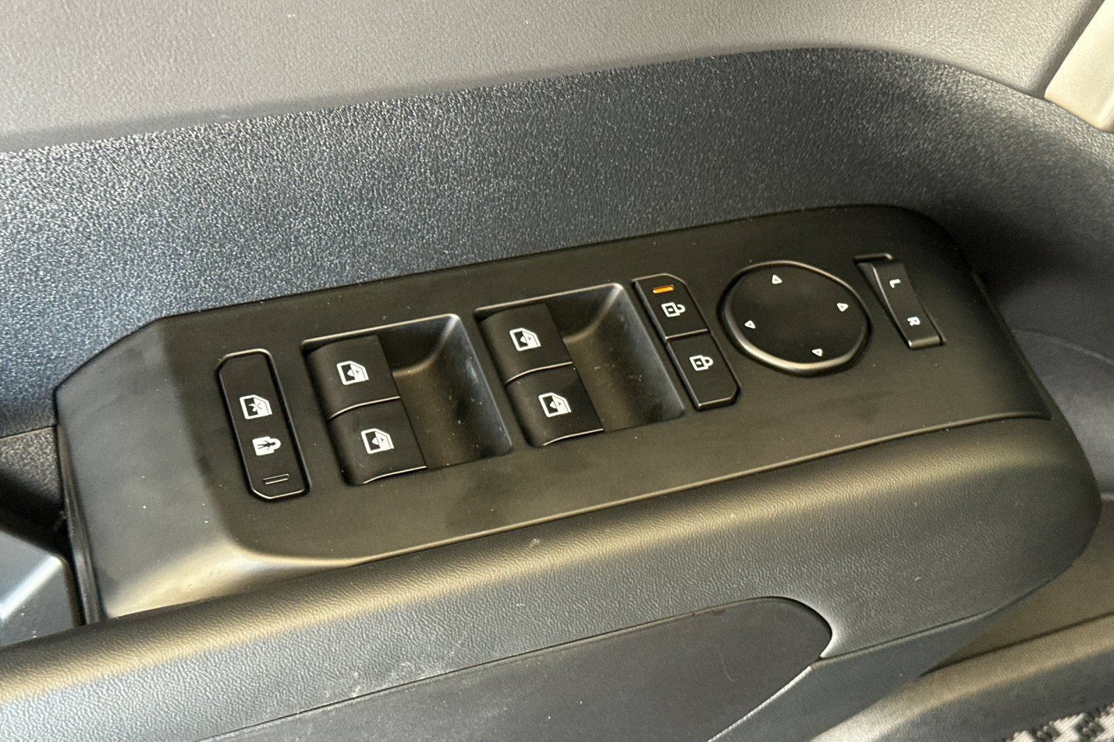 Used 2027 Kia Telluride LX FWD image 12
