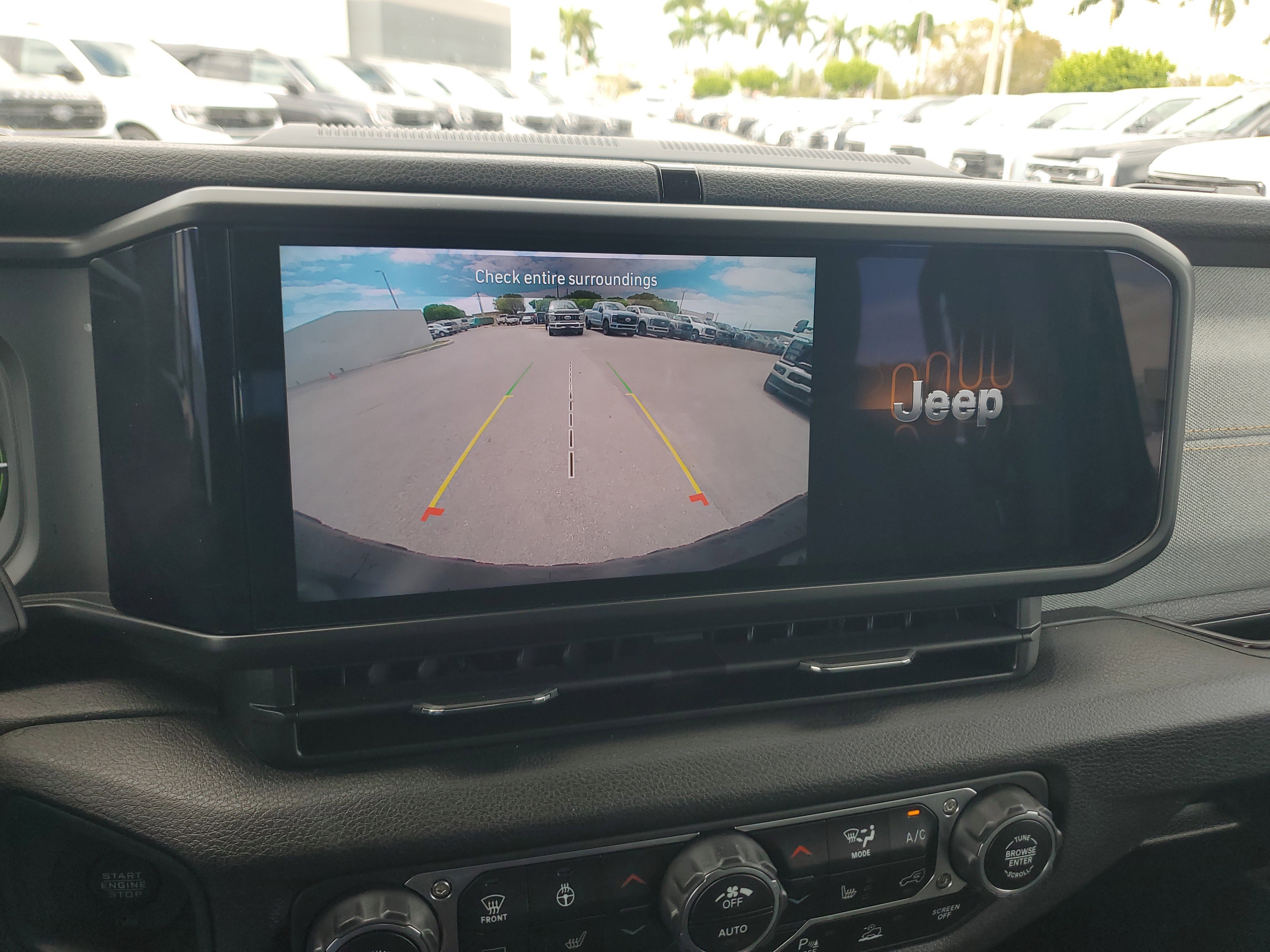 Used 2024 Jeep Wrangler Unlimited AWD/4WD image 10