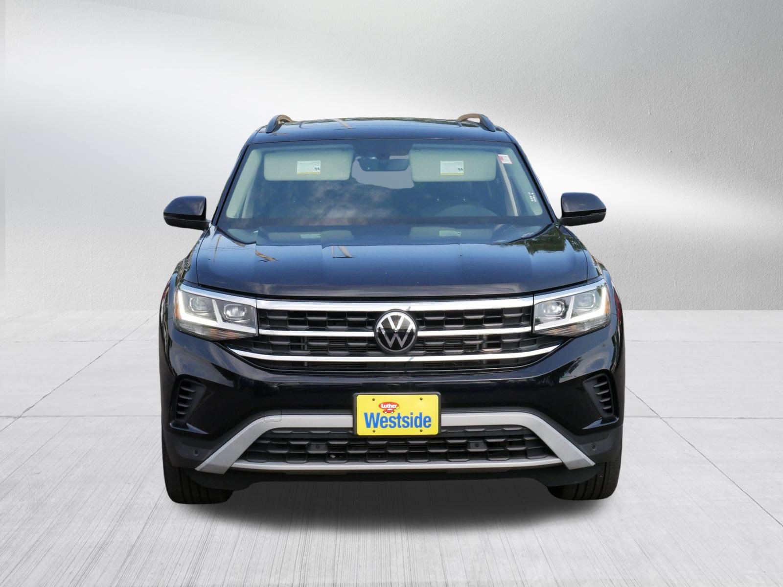 Certified 2023 Volkswagen Atlas SE w/ Panoramic Sunroof Package AWD/4WD image 2