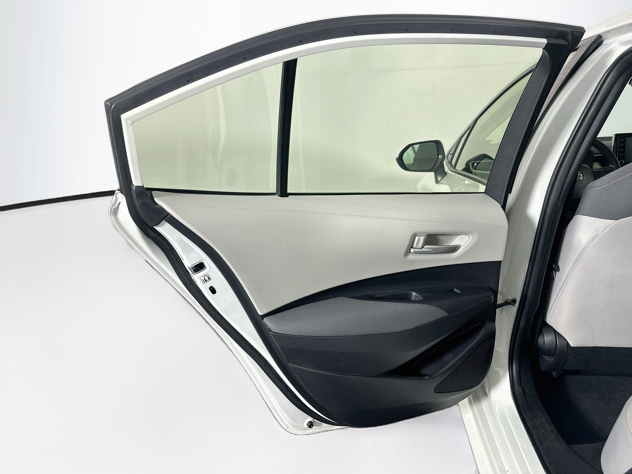 Used 2021 Toyota Corolla LE FWD image 25