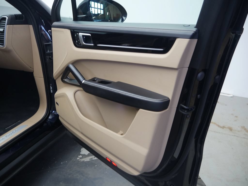 Certified 2023 Porsche Cayenne Turbo AWD/4WD image 22