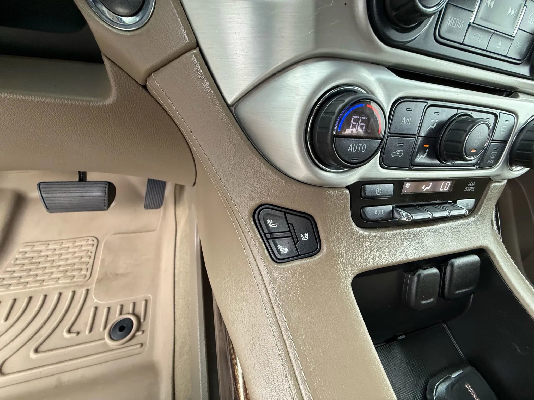 Used 2017 GMC Yukon XL SLT w/ Open Road Package image 24