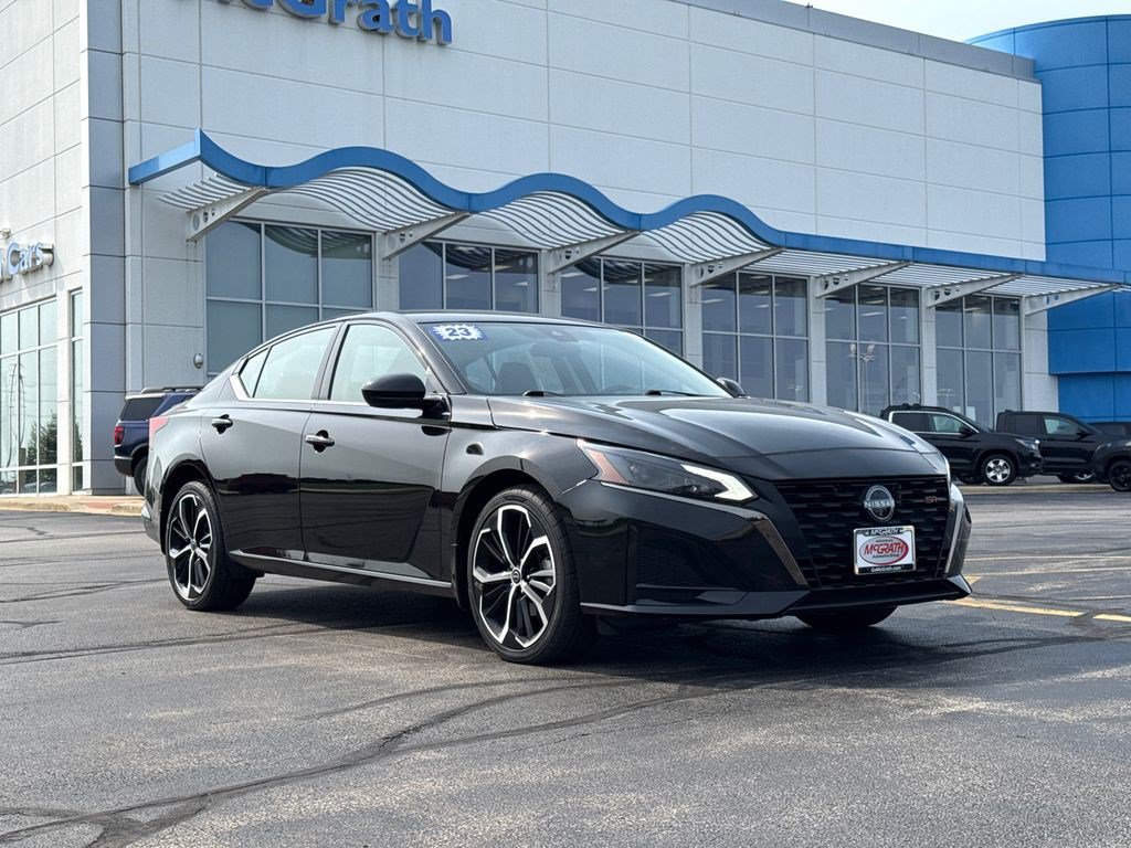 Used 2023 Nissan Altima 2.5 SR AWD/4WD image 3