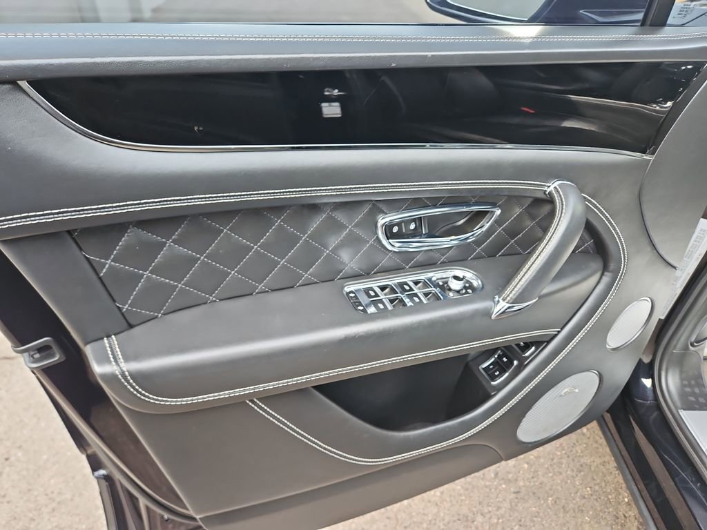 Used 2017 Bentley Bentayga image 10