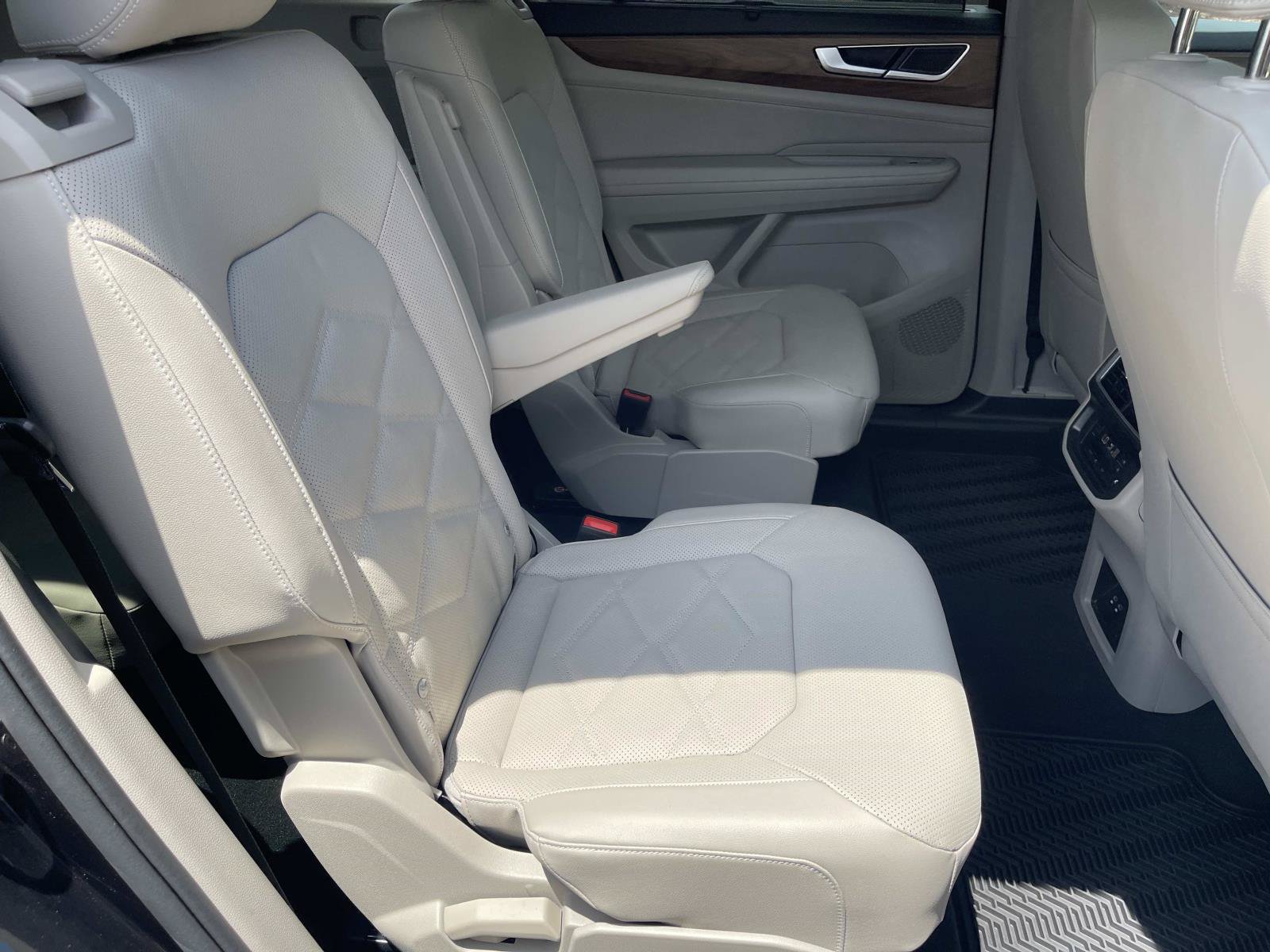 Used 2025 Volkswagen Atlas SE FWD image 42
