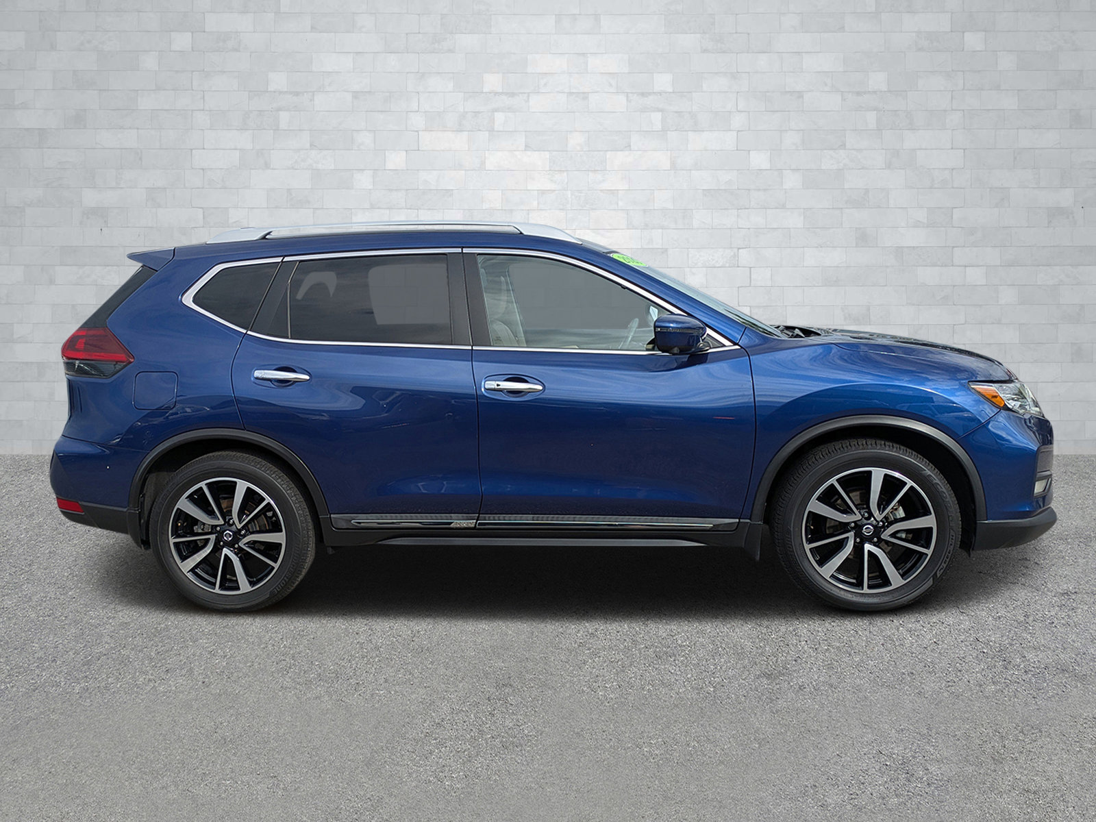Used 2020 Nissan Rogue SL w/ Premium Package image 4