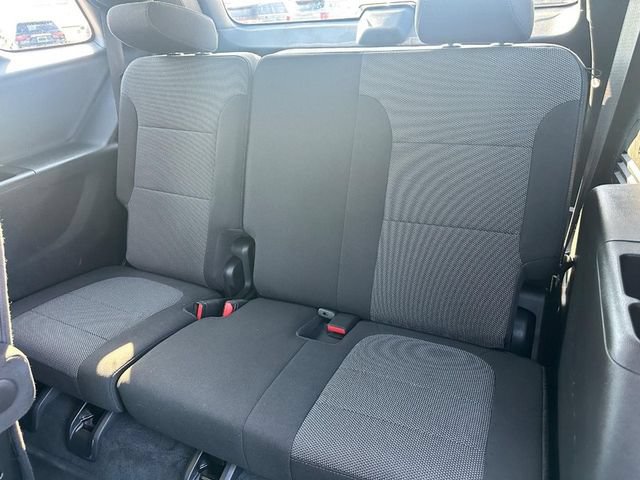 Used 2023 Chevrolet Traverse LT FWD image 11