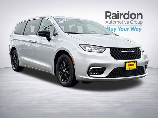 Used 2024 Chrysler Pacifica Touring-L image 1