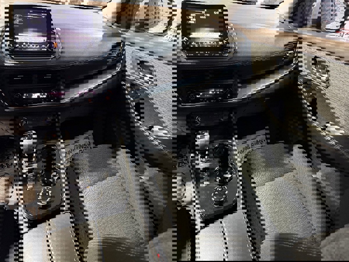 Used 2023 Nissan Rogue SV image 27