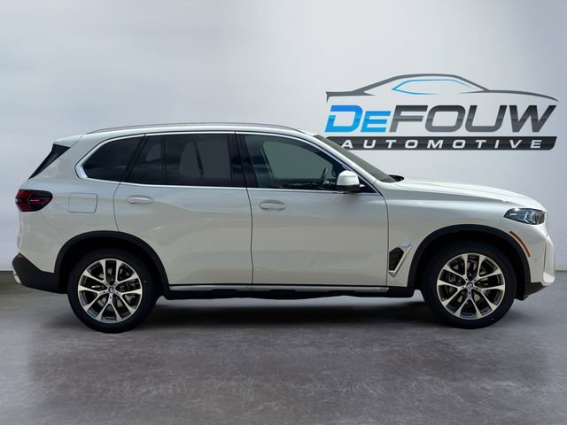 Used 2026 BMW X5 xDrive40i w/ Climate Comfort Package image 2