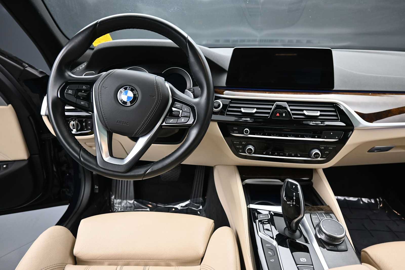 Used 2019 BMW 530e w/ Luxury Package RWD image 16