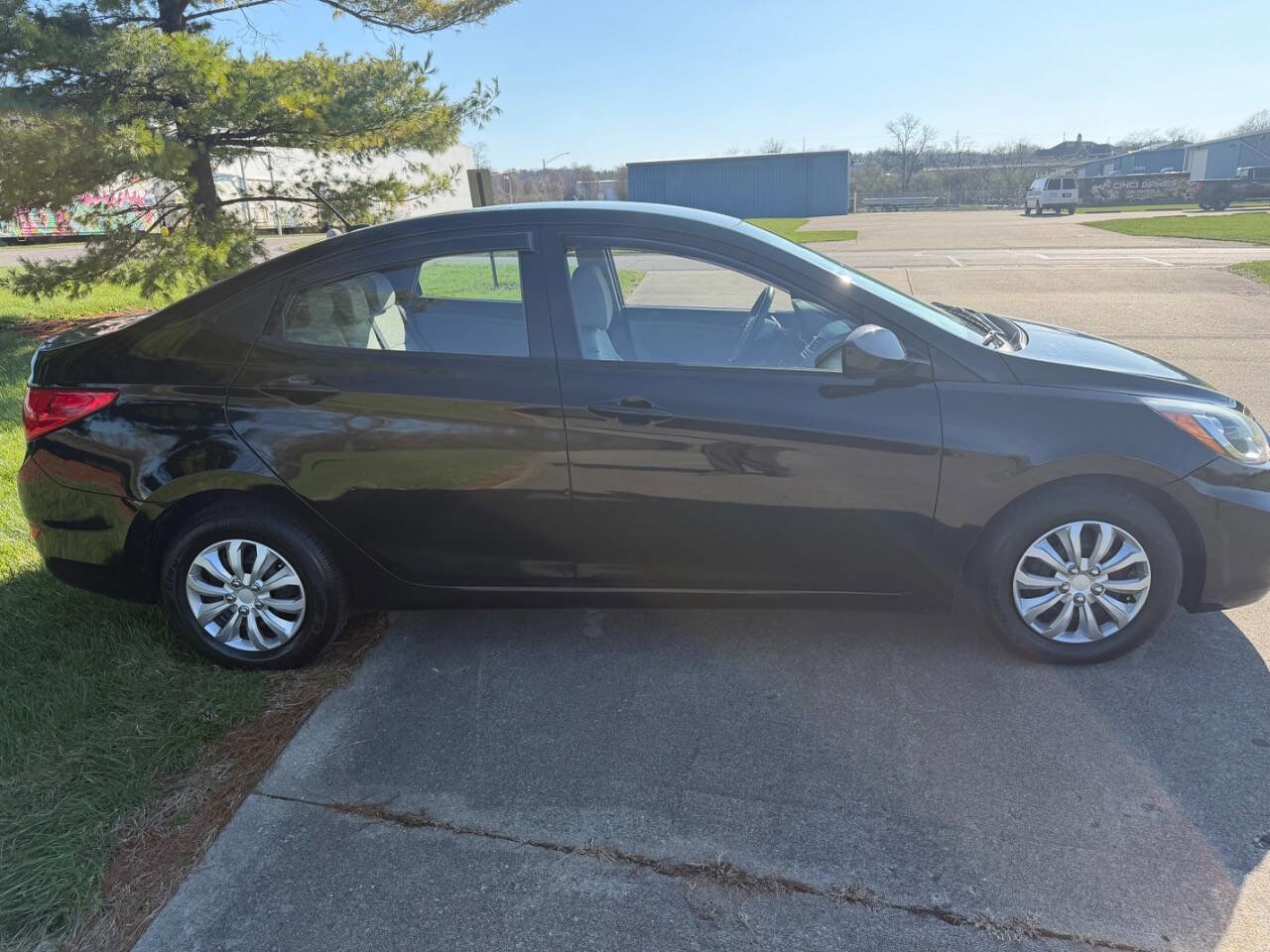 Used 2016 Hyundai Accent SE image 4
