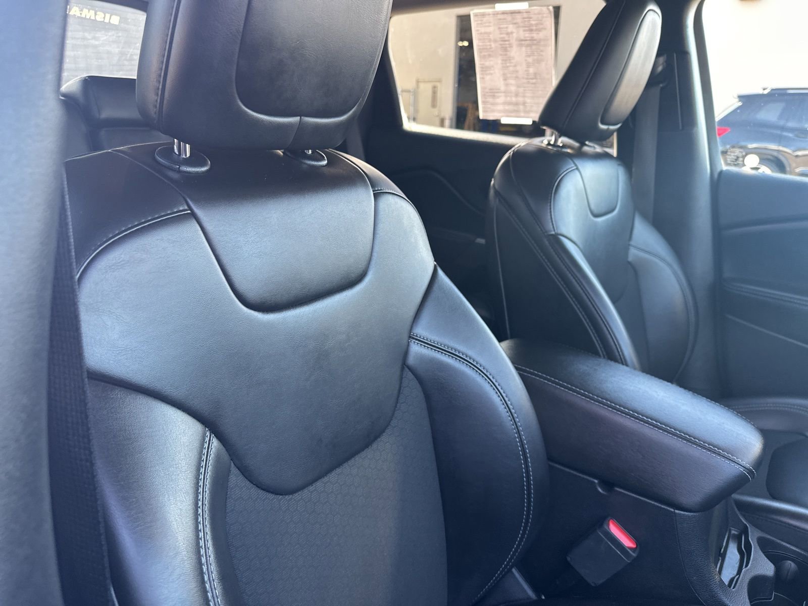 Used 2020 Jeep Cherokee Latitude Plus image 29